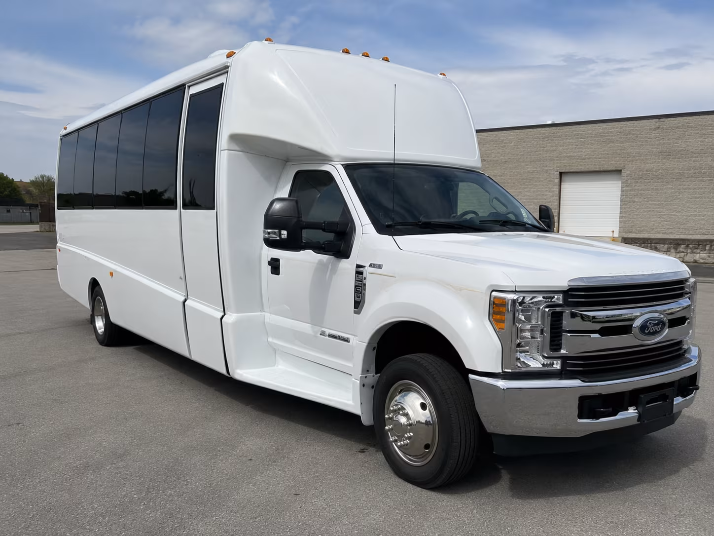 wedding and quinceanera buses for mesquite celebrations
